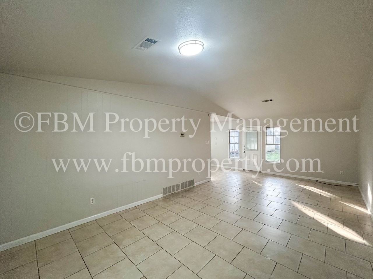 2641 Arlington Ln - Photo 3 of 19