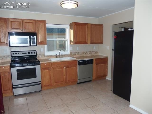 2011 S Corona Ave - Photo 2 of 13