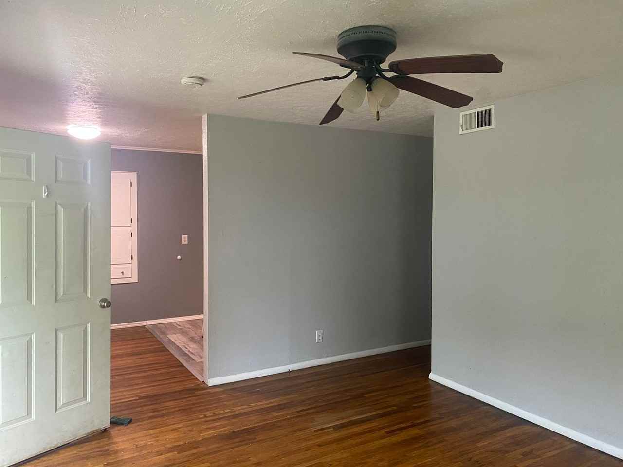 600 Southeast Greystone Avenue - Photo 4 of 13