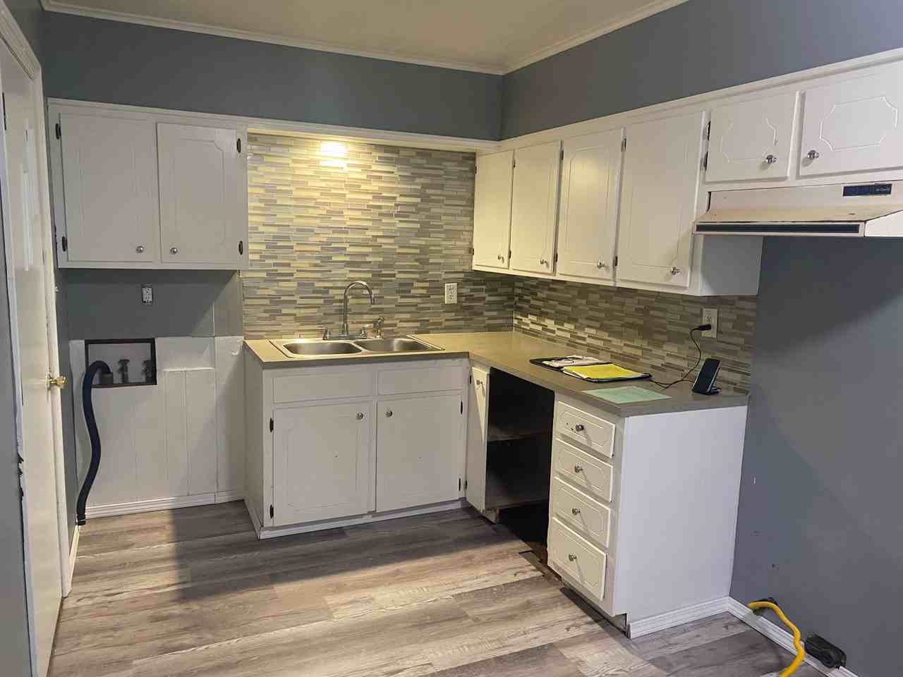 600 Southeast Greystone Avenue - Photo 6 of 13