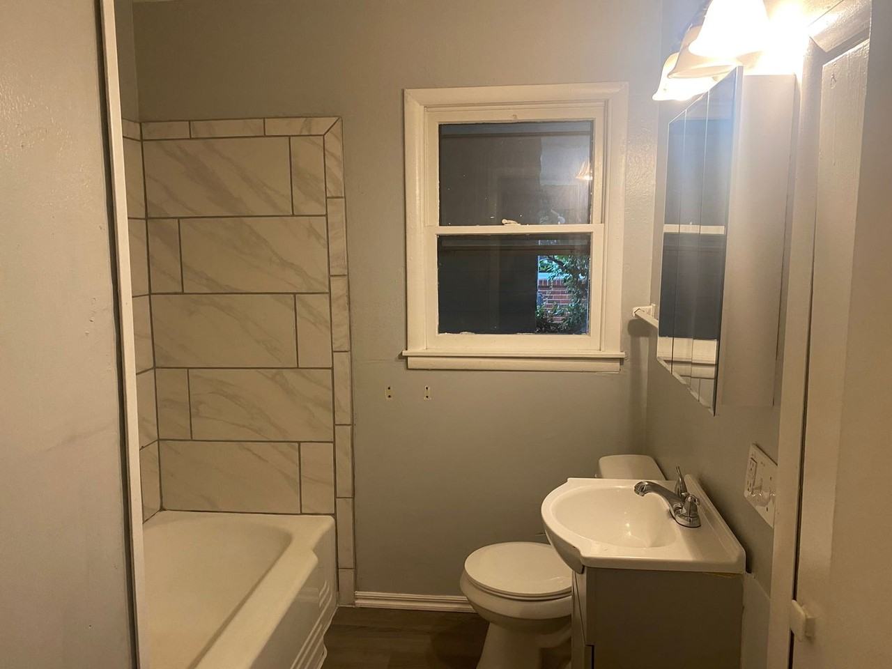 600 Southeast Greystone Avenue - Photo 7 of 13