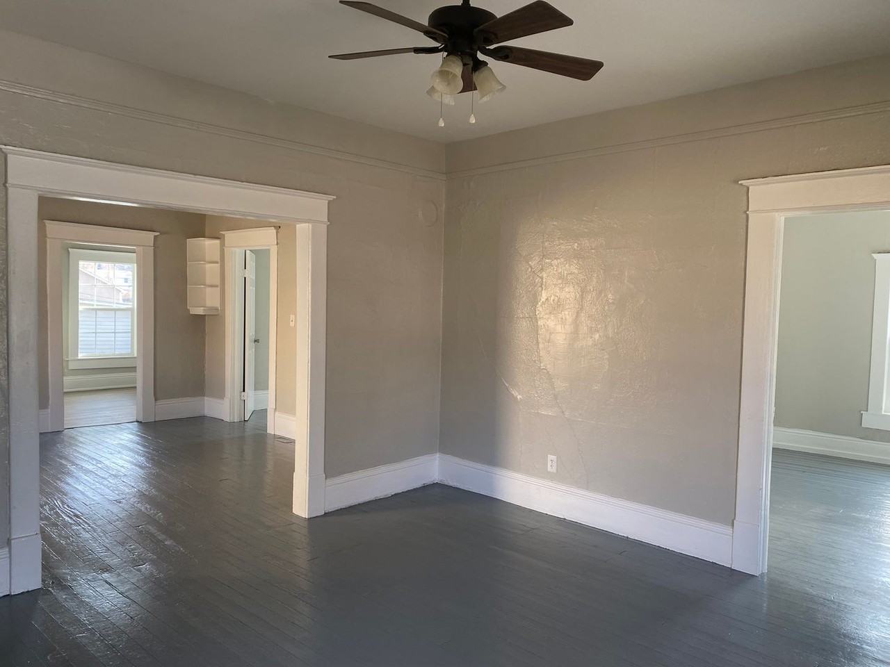 524 S Seneca Ave - Photo 3 of 16