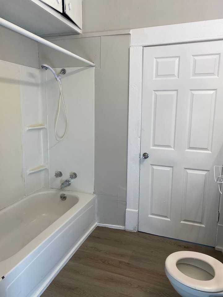 524 S Seneca Ave - Photo 6 of 16