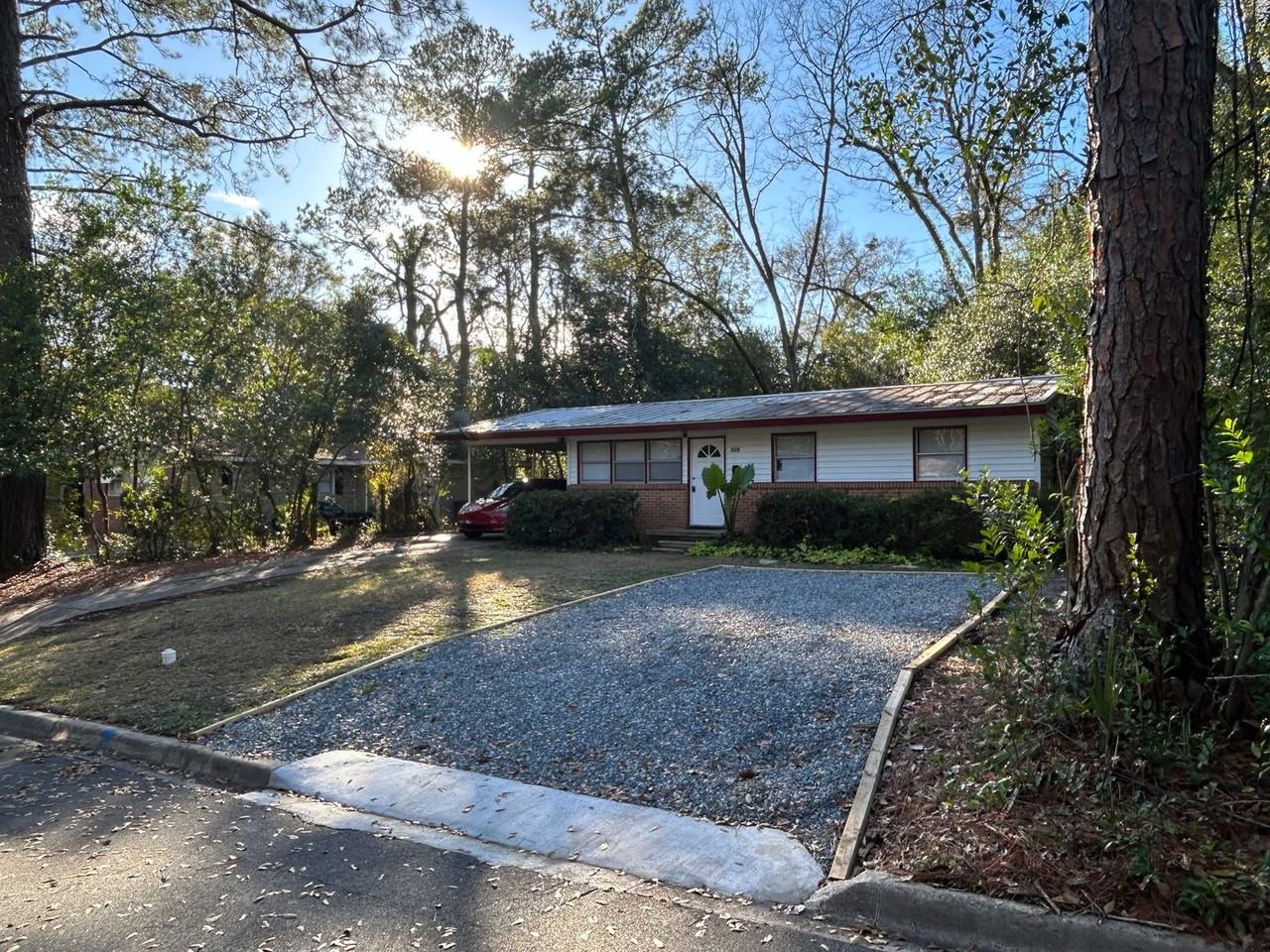 318 Meadowbrook Ln - Photo 3 of 28