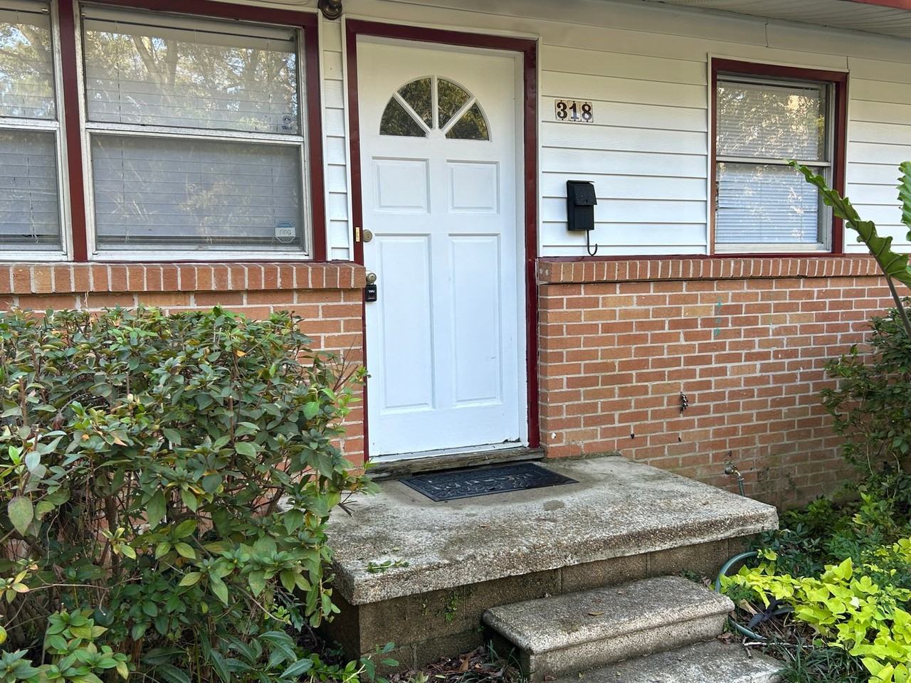 318 Meadowbrook Ln - Photo 4 of 28