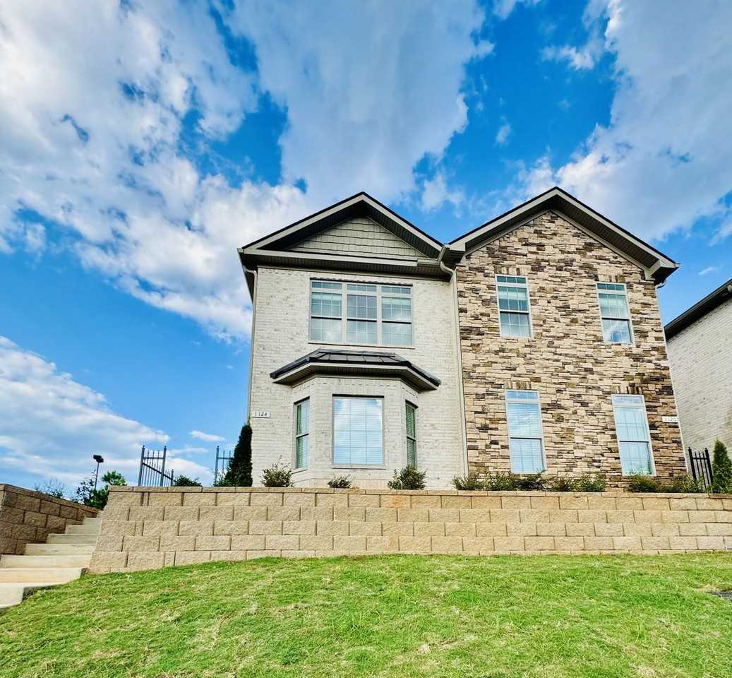 1116 Runningvine Ln - Photo 3 of 9