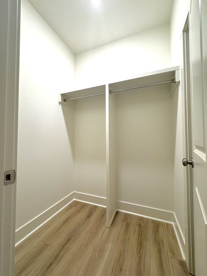 1116 Runningvine Ln - Photo 6 of 9