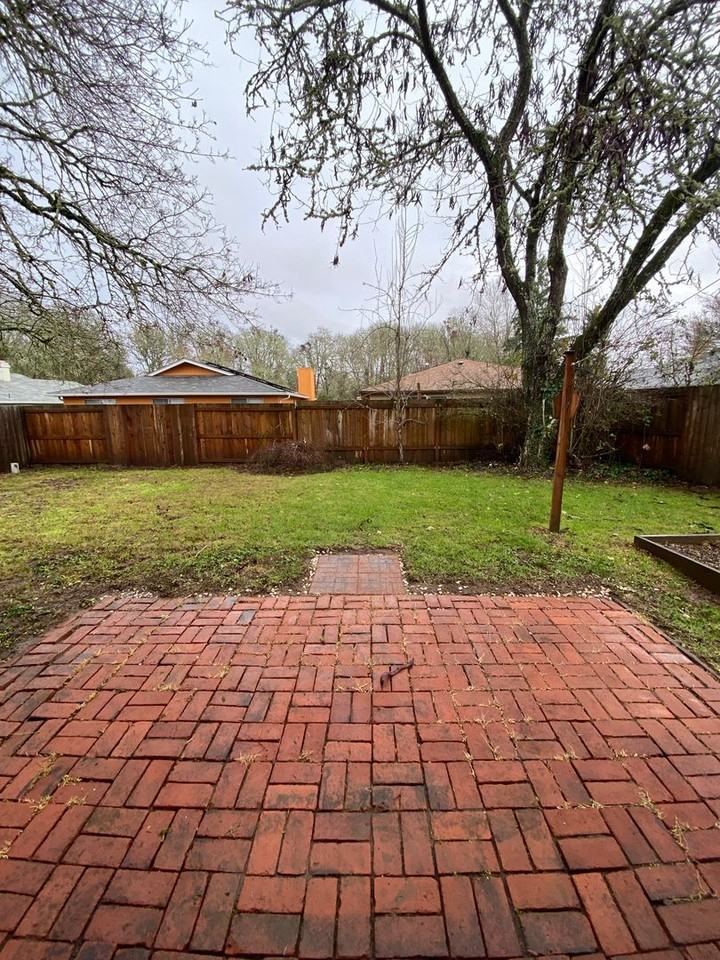 1915 Se Bethel St - Photo 5 of 29