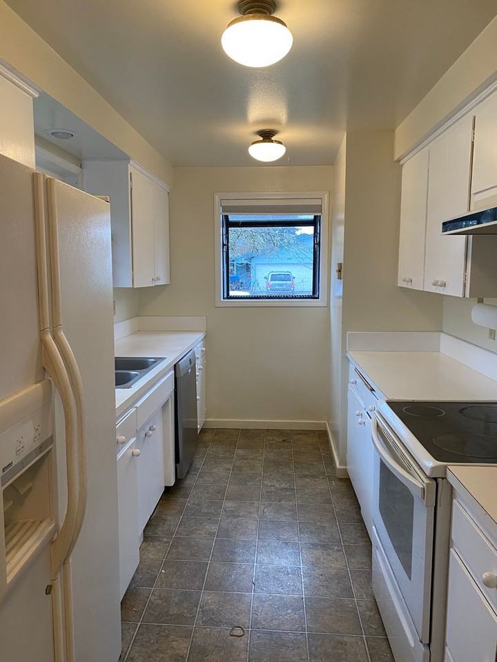 1915 Se Bethel St - Photo 7 of 29