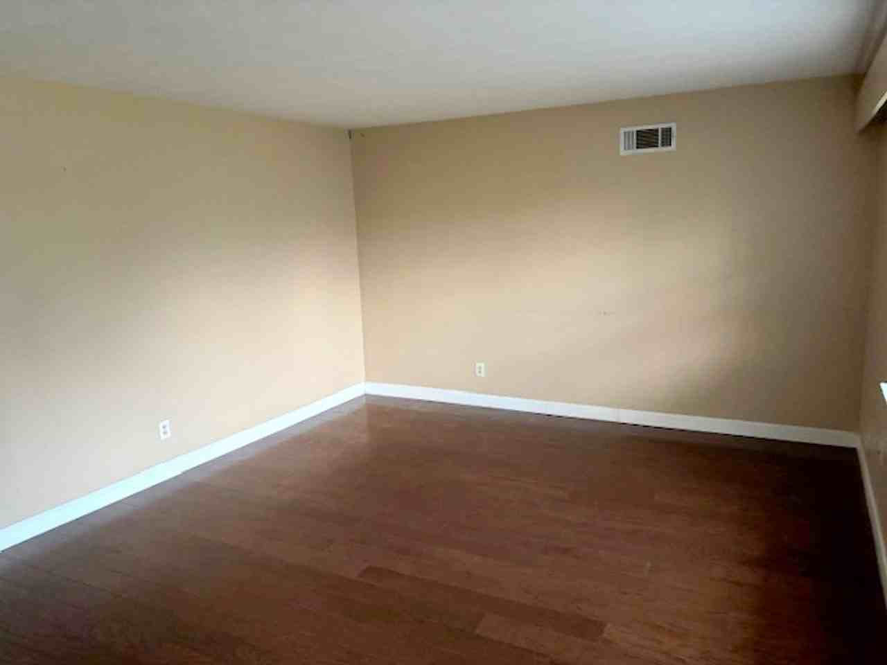 1021 Walnut St - Photo 3 of 18