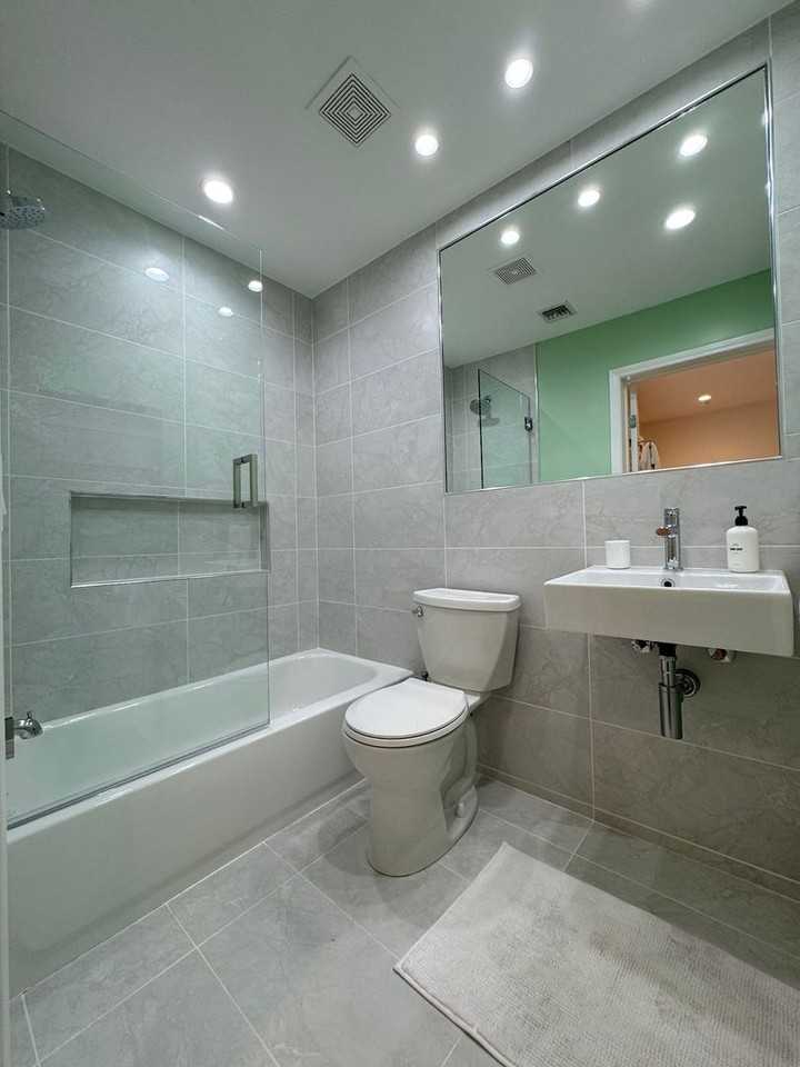 805 N West Knoll Dr #2 - Photo 4 of 13