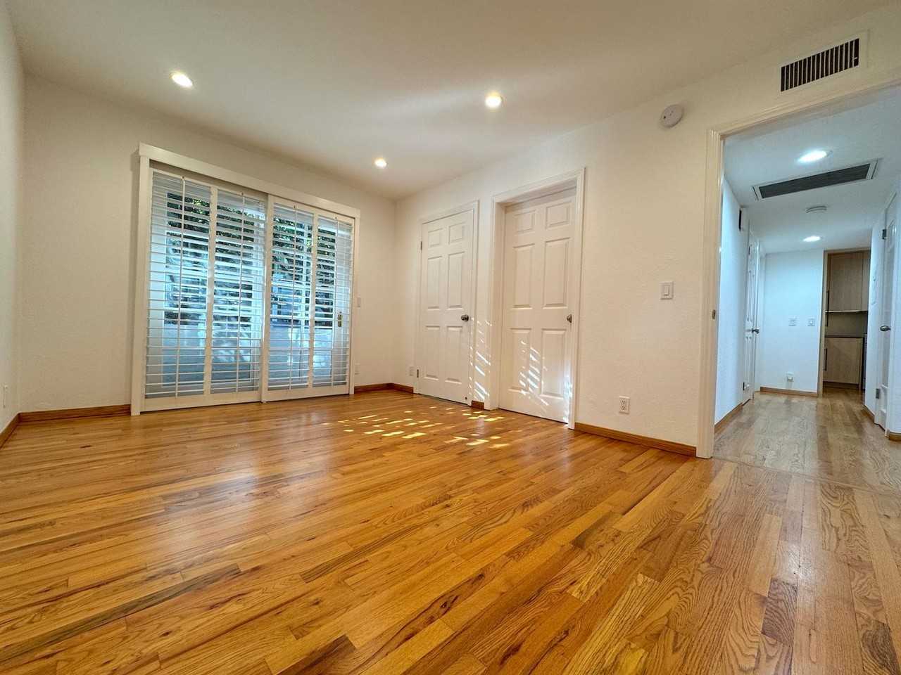 805 N West Knoll Dr #2 - Photo 5 of 13