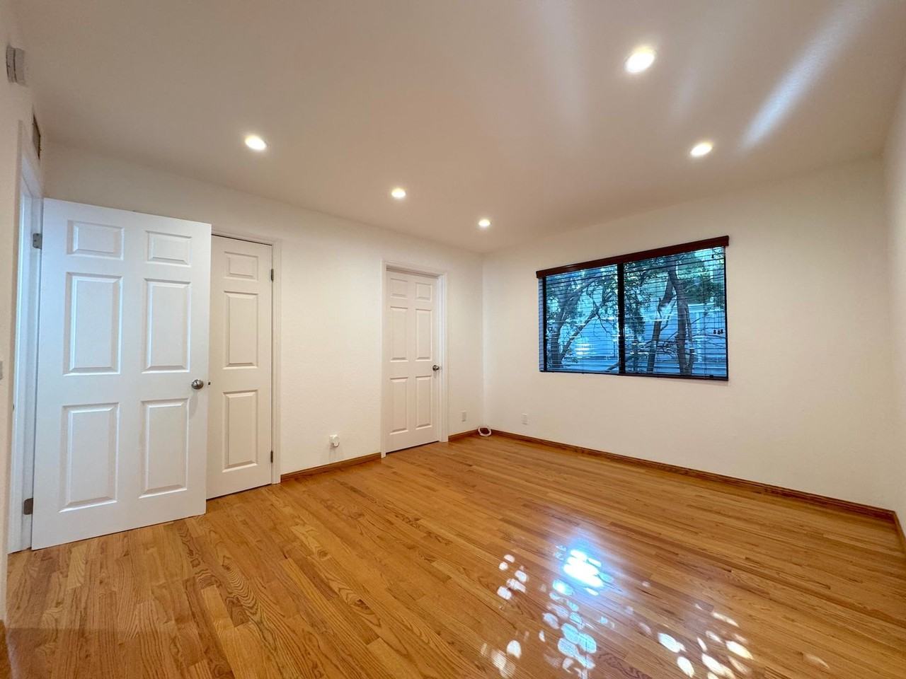 805 N West Knoll Dr #2 - Photo 6 of 13