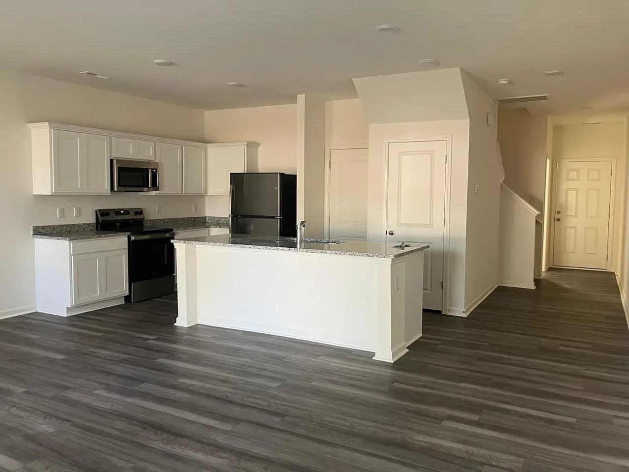 3513 Walker Dr W - Photo 3 of 18