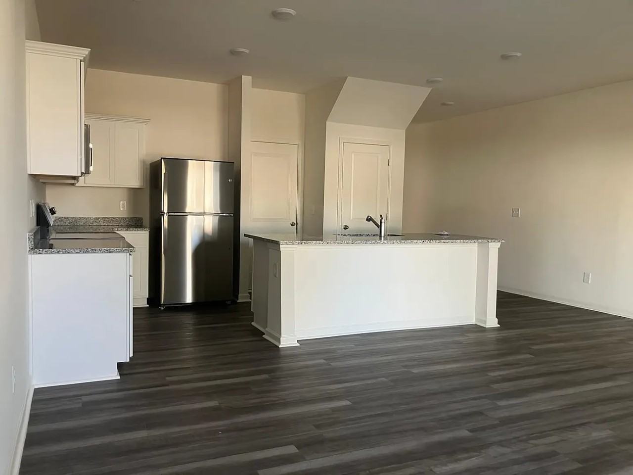 3513 Walker Dr W - Photo 4 of 18
