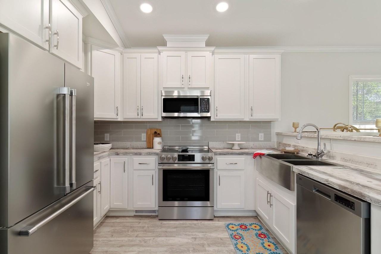 221 Central 6th Street - Photo 4 of 22