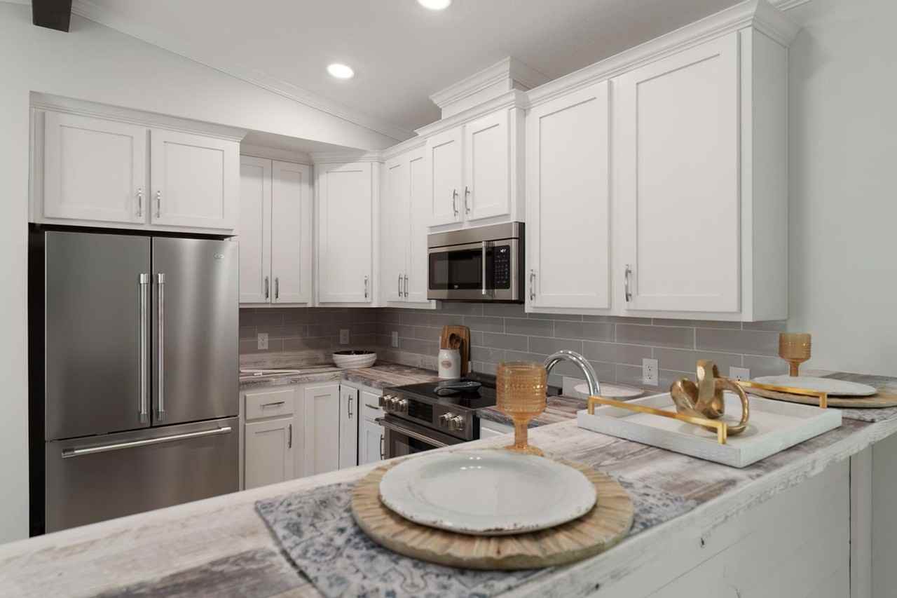 221 Central 6th Street - Photo 6 of 22