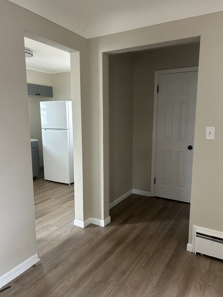 TMB: 2831 3rd Avenue Southeast - Photo 3 of 9