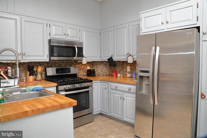 138 East James Street - Photo 3 of 19