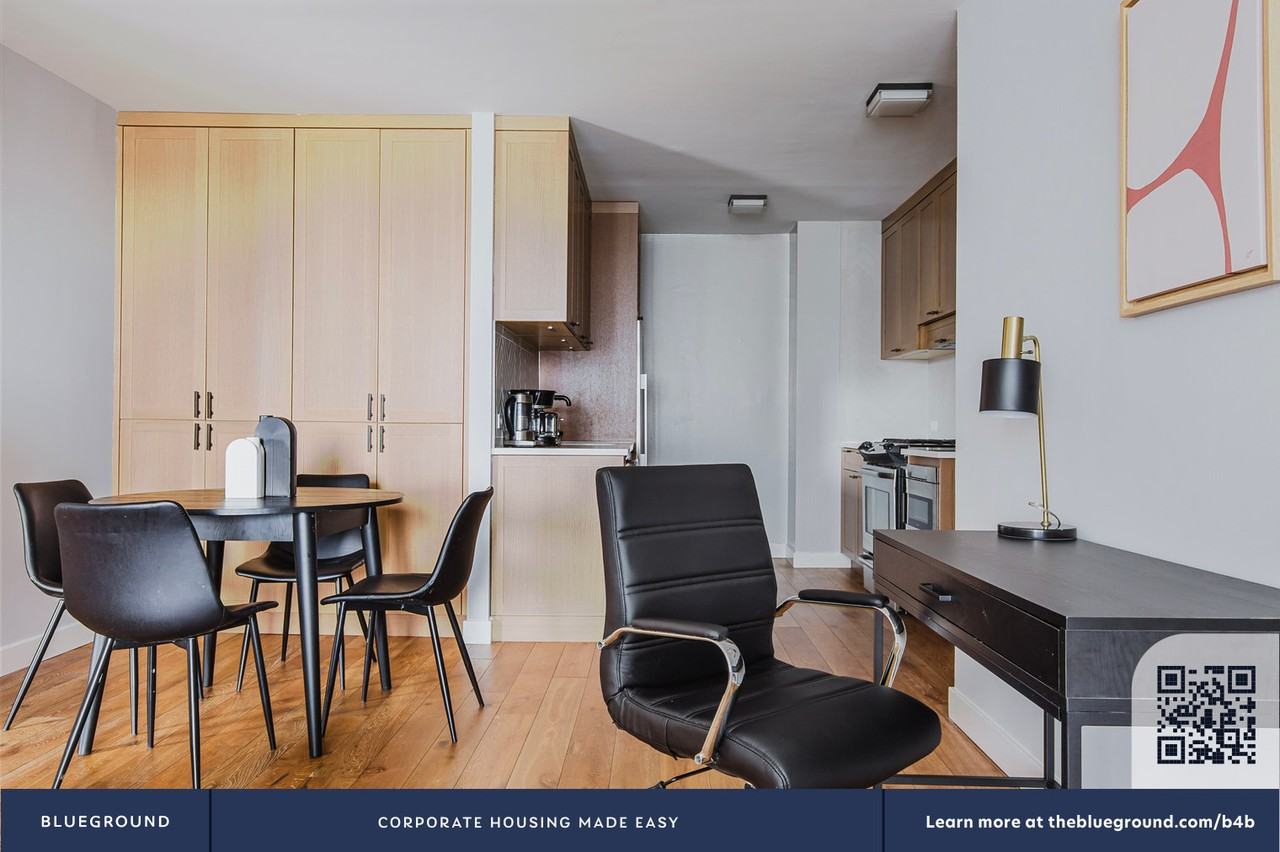 560 West 43rd Street - Photo 6 of 50