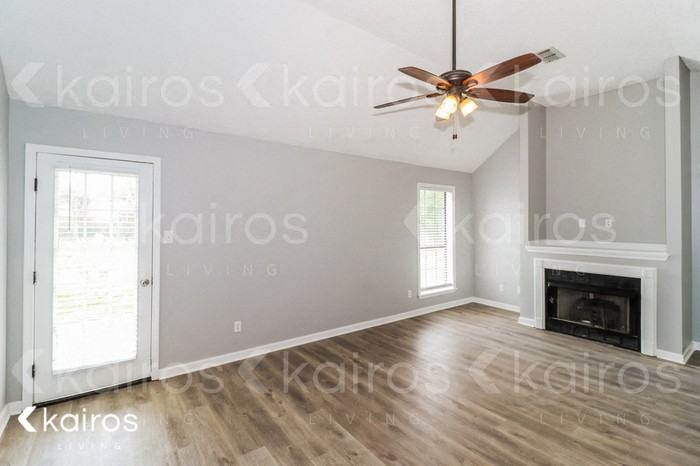 123 Wylie Dr - Photo 2 of 15