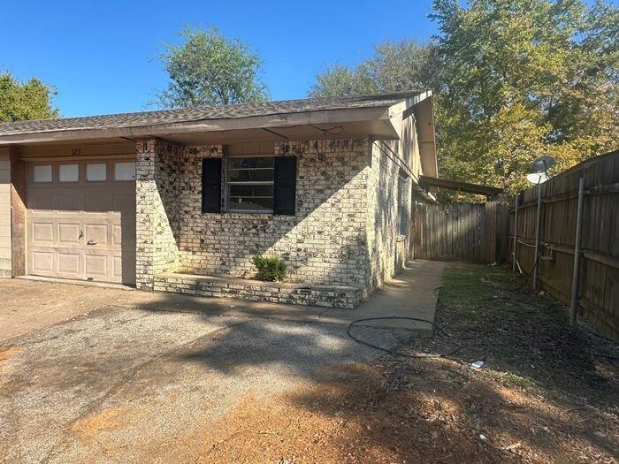 123 Queens Ct - Photo 2 of 22