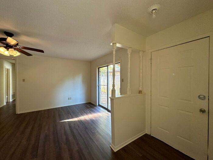 123 Queens Ct - Photo 3 of 22