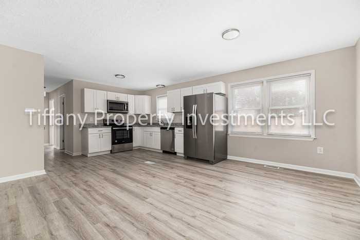 2100 Green Oak Dr - Photo 3 of 27