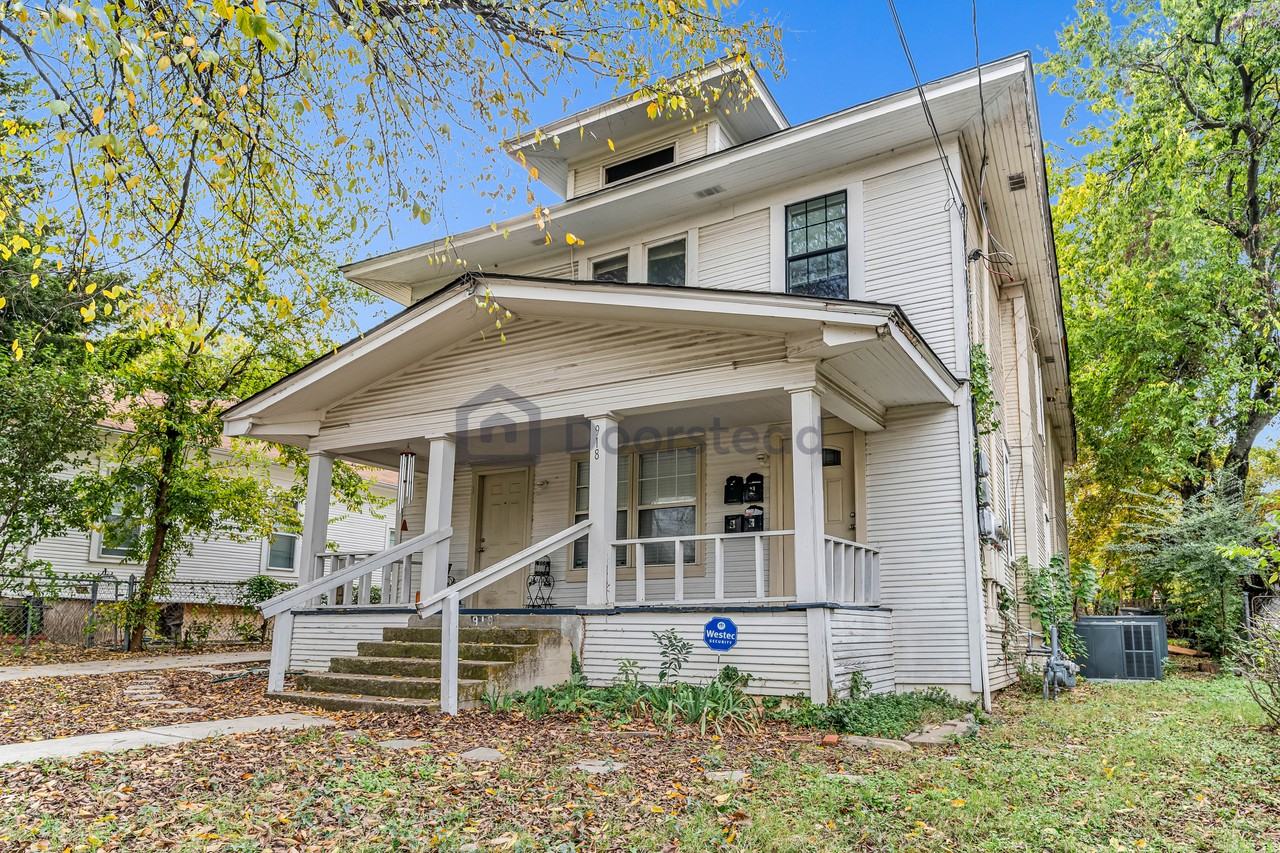 918 W 8th St #2 - Photo 2 of 26