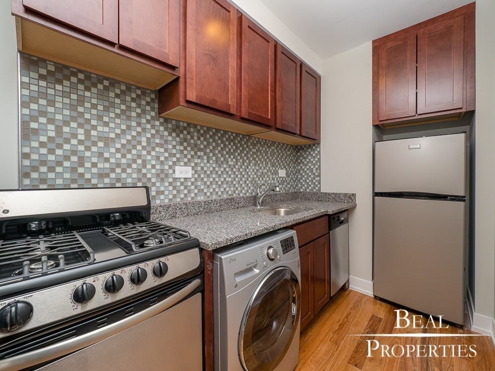 550 West Arlington Place #01 - Photo 2 of 11