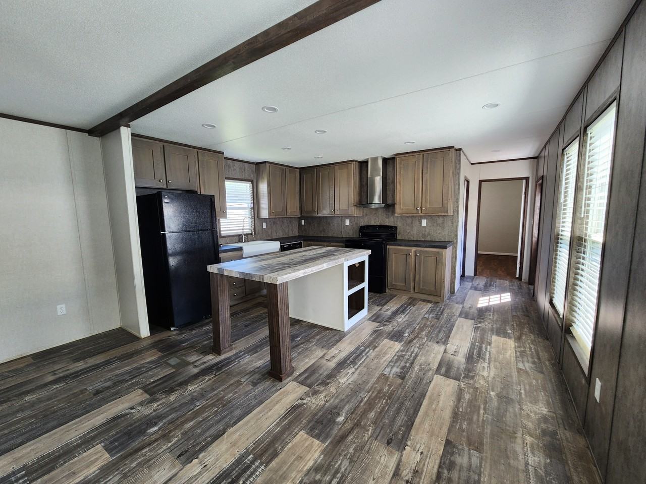 5500 Fm 2004 Rd #NA - Photo 2 of 10