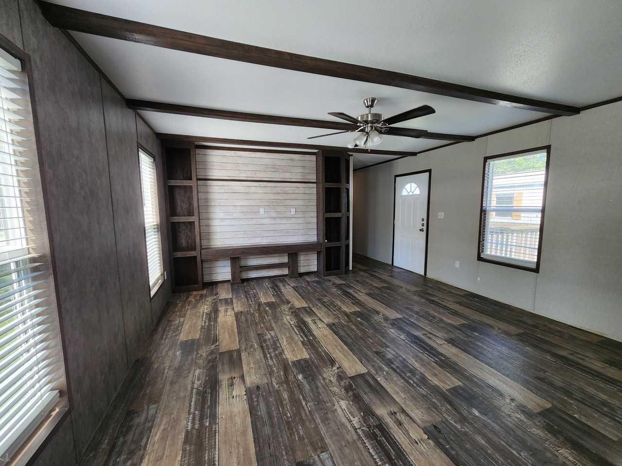 5500 Fm 2004 Rd #NA - Photo 3 of 10