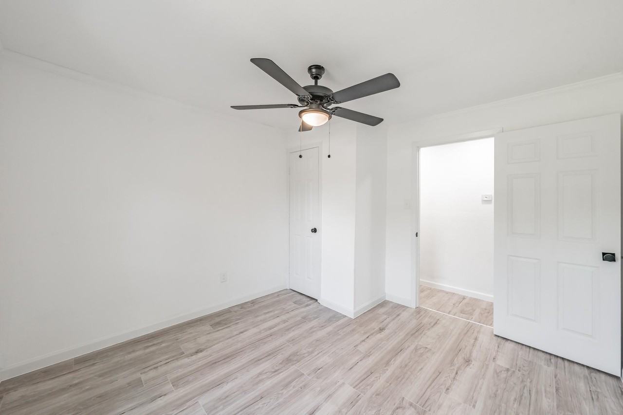 238 Briar Oaks Dr #NA - Photo 6 of 12