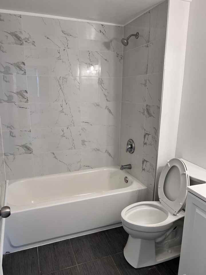 4126 W 26th St #2 - Photo 3 of 5