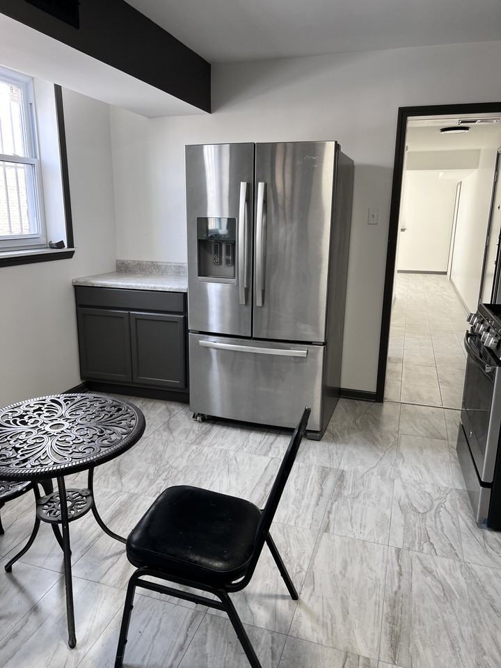 4126 W 26th St #2 - Photo 4 of 5