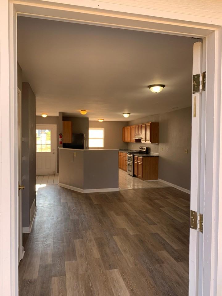 108 E 4th St Apt A #0 - Photo 2 of 7