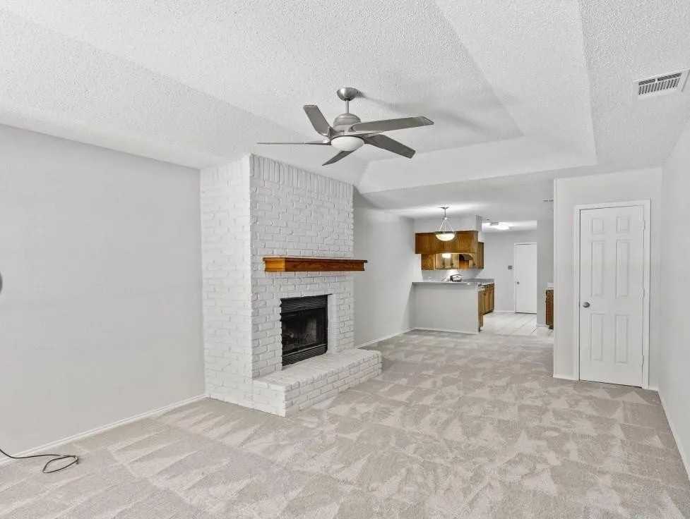 1819 Crooked Ln - Photo 3 of 5