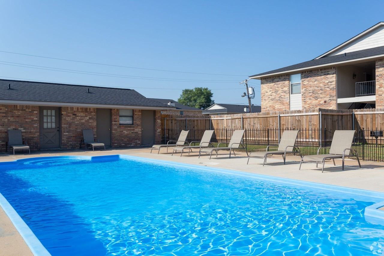 Seasons & Woodale Apartments - Photo 7 of 50