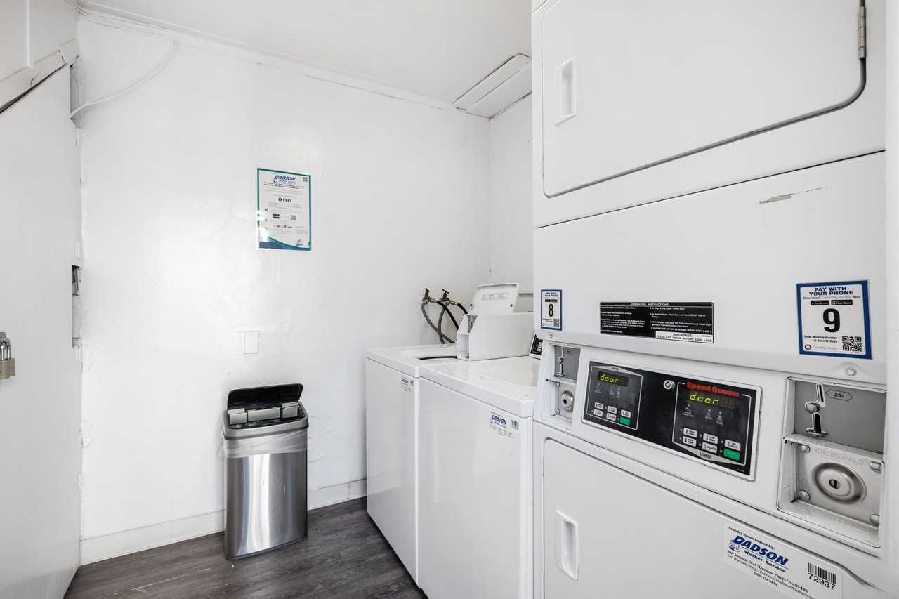 3537 Clarington Ave - Photo 4 of 9