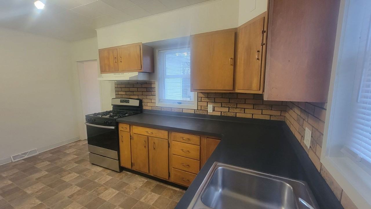 815 Madison St - Photo 3 of 16