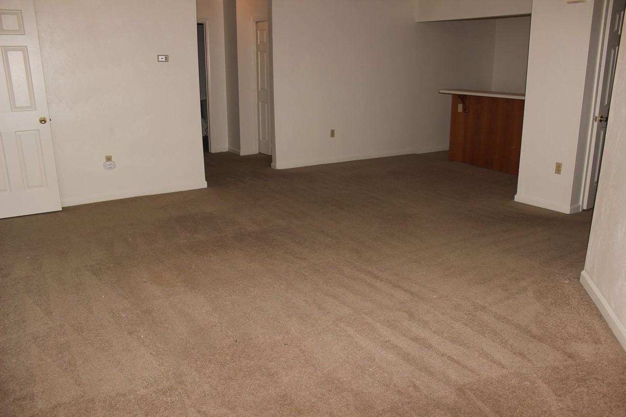 106 Collegiate Ct - Photo 3 of 16