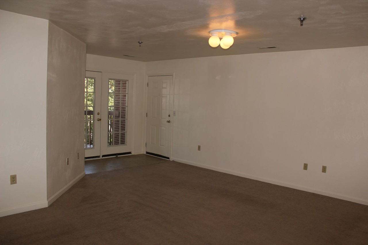 106 Collegiate Ct - Photo 5 of 16