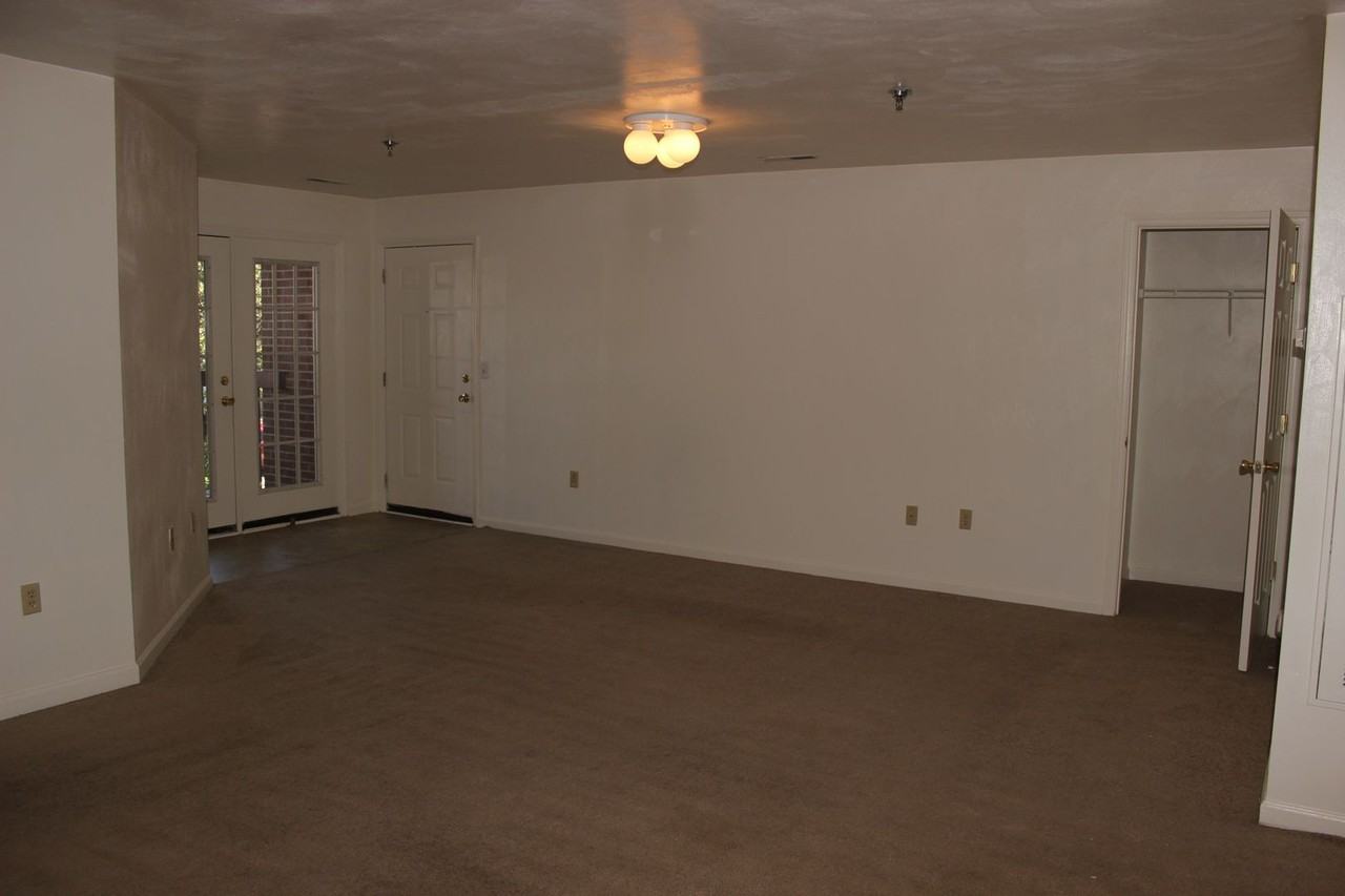 106 Collegiate Ct - Photo 7 of 16
