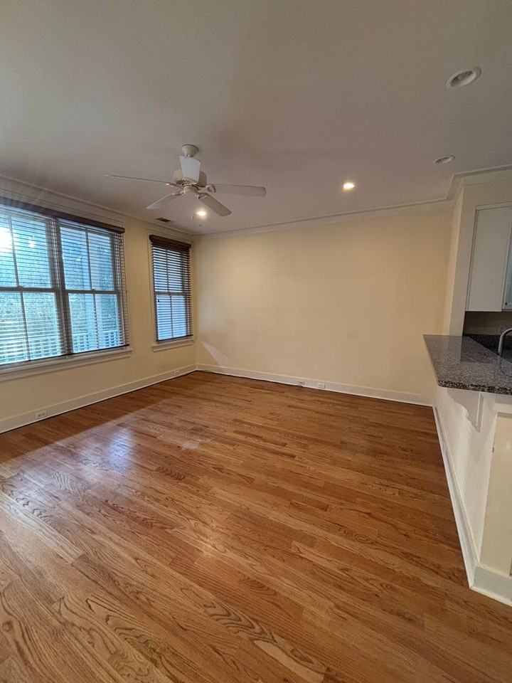219 Oyster Point Dr - Photo 5 of 21