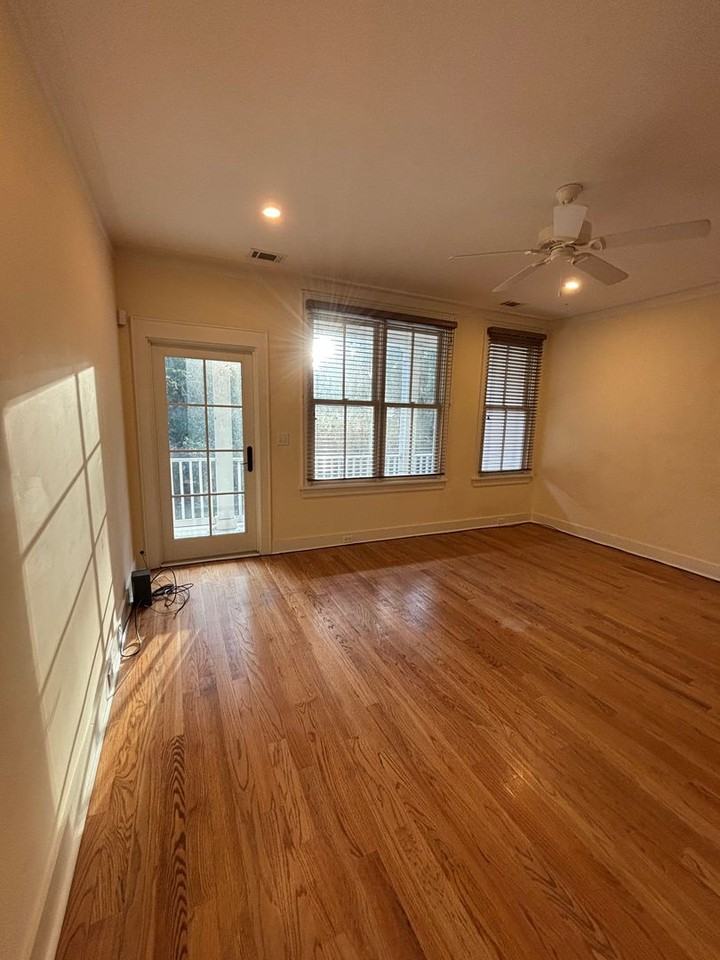 219 Oyster Point Dr - Photo 6 of 21