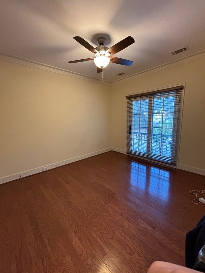 219 Oyster Point Dr - Photo 7 of 21