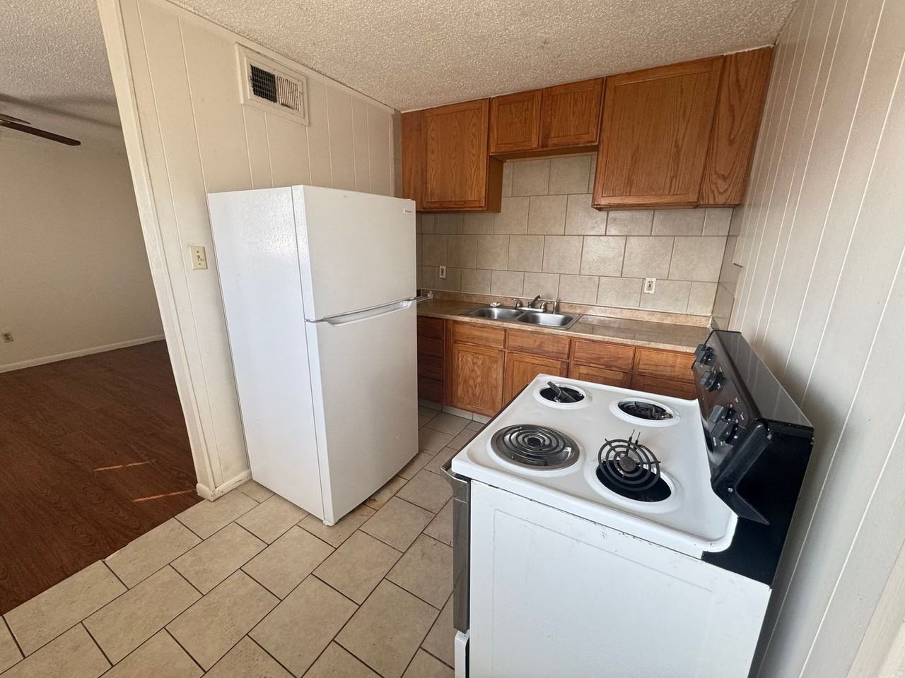 940 S 15th St - Photo 5 of 15