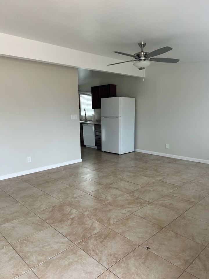 814 N Sanders St - Photo 2 of 11