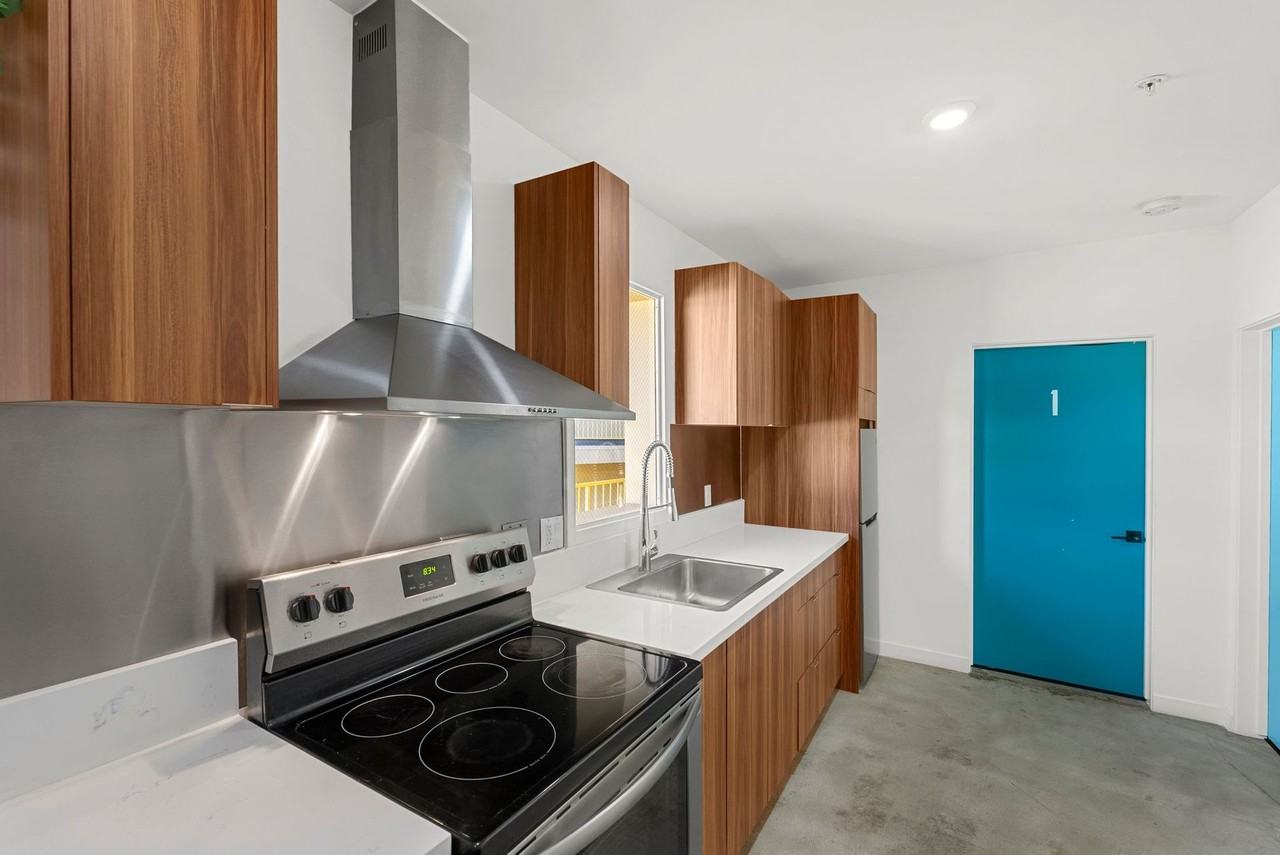 Arroyo LA Designer Studio Community Living - Photo 7 of 24