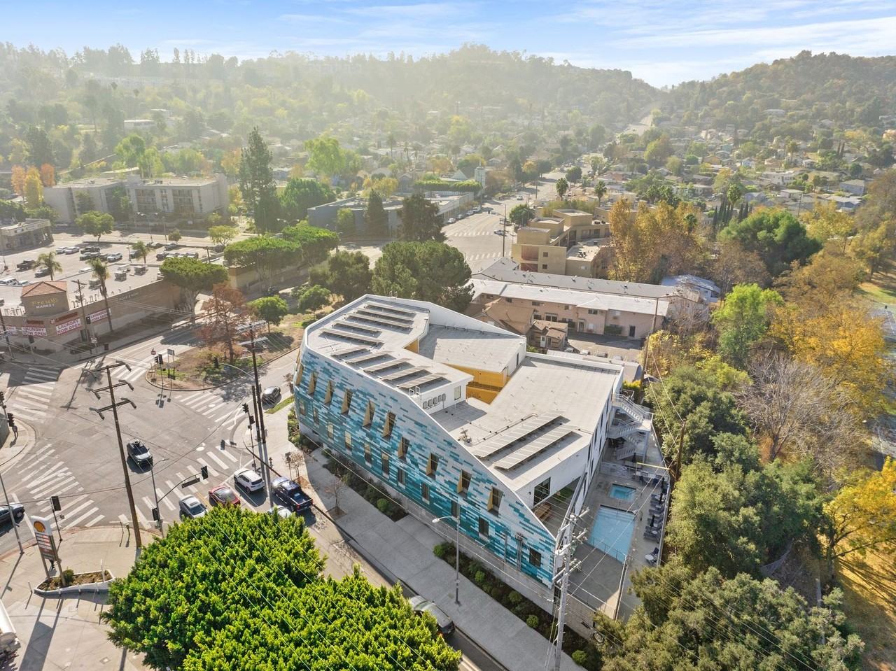 Arroyo LA Designer Studio Community Living - Photo 5 of 24